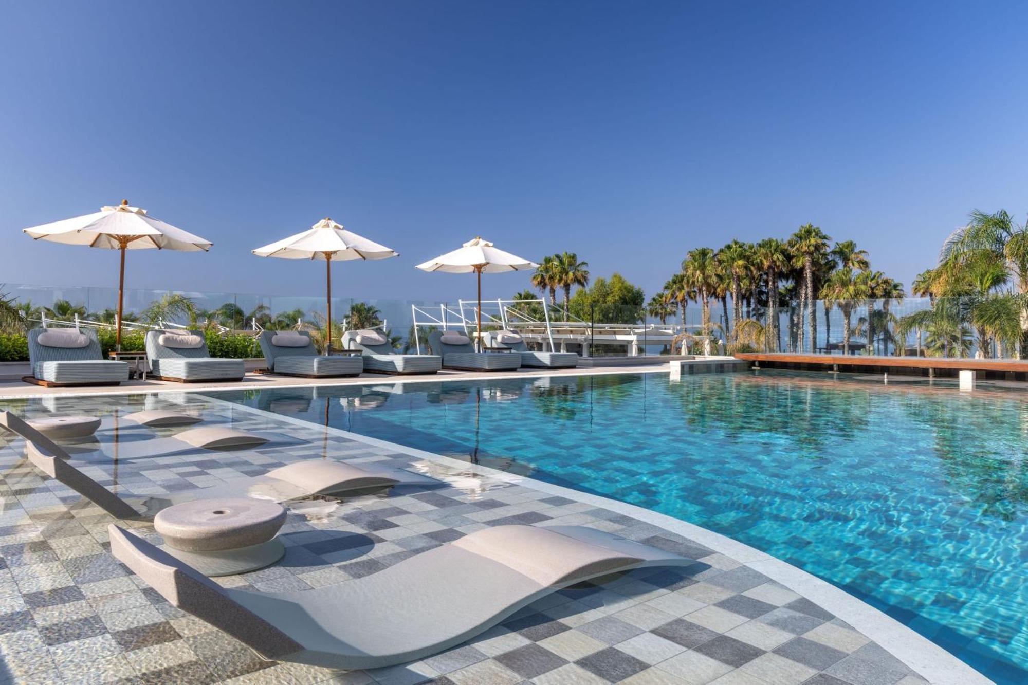 Parklane, A Luxury Collection Resort & Spa, Limassol Exterior photo The pool at the hotel